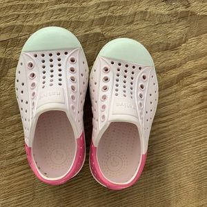 Native pink color block shoes C6